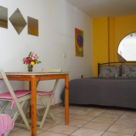 Cosy Guest House With Private Yard Saronida Екстериор снимка