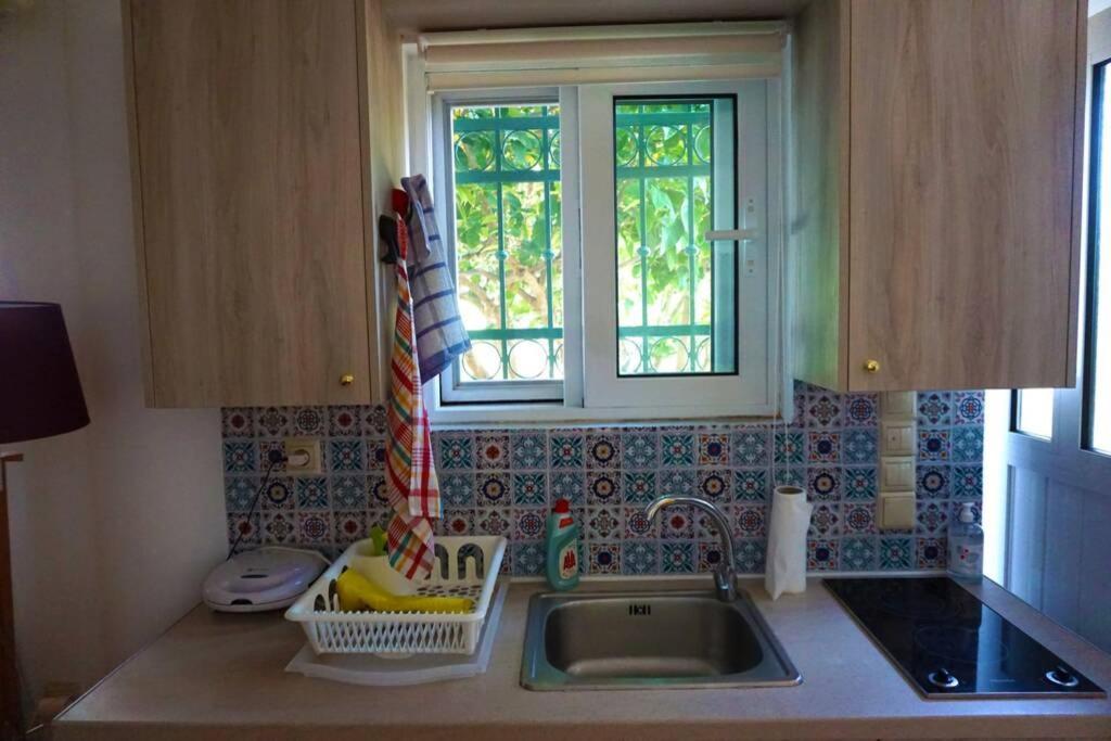 Cosy Guest House With Private Yard Saronida Екстериор снимка