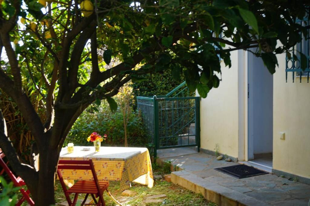 Cosy Guest House With Private Yard Saronida Екстериор снимка