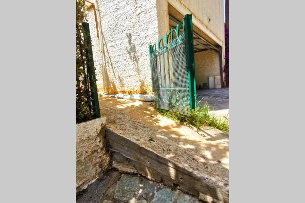 Cosy Guest House With Private Yard Saronida Екстериор снимка