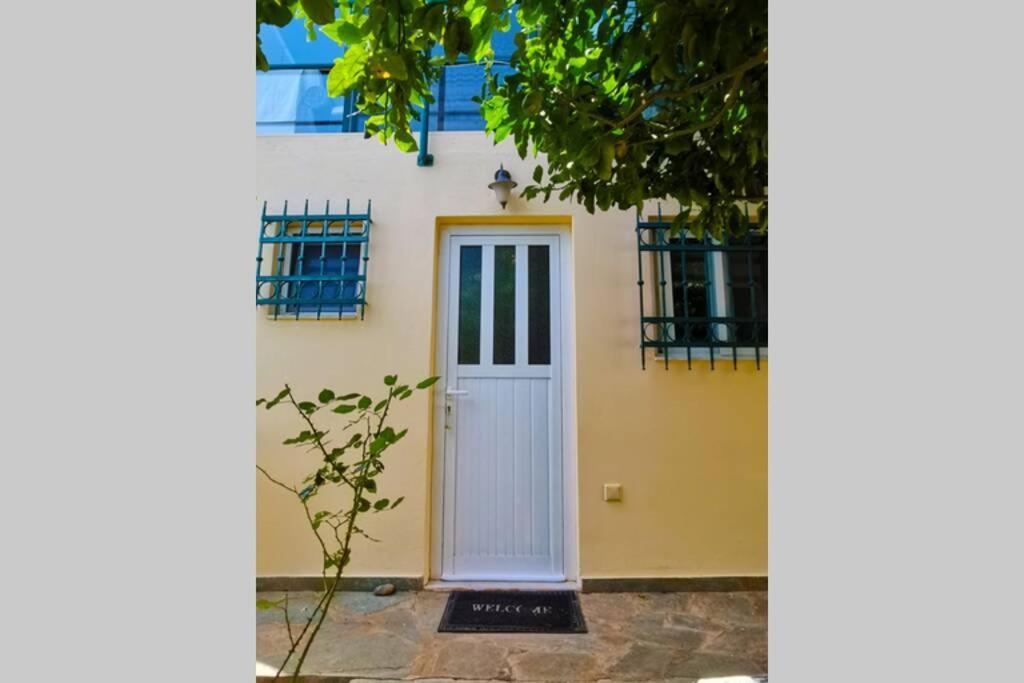 Cosy Guest House With Private Yard Saronida Екстериор снимка