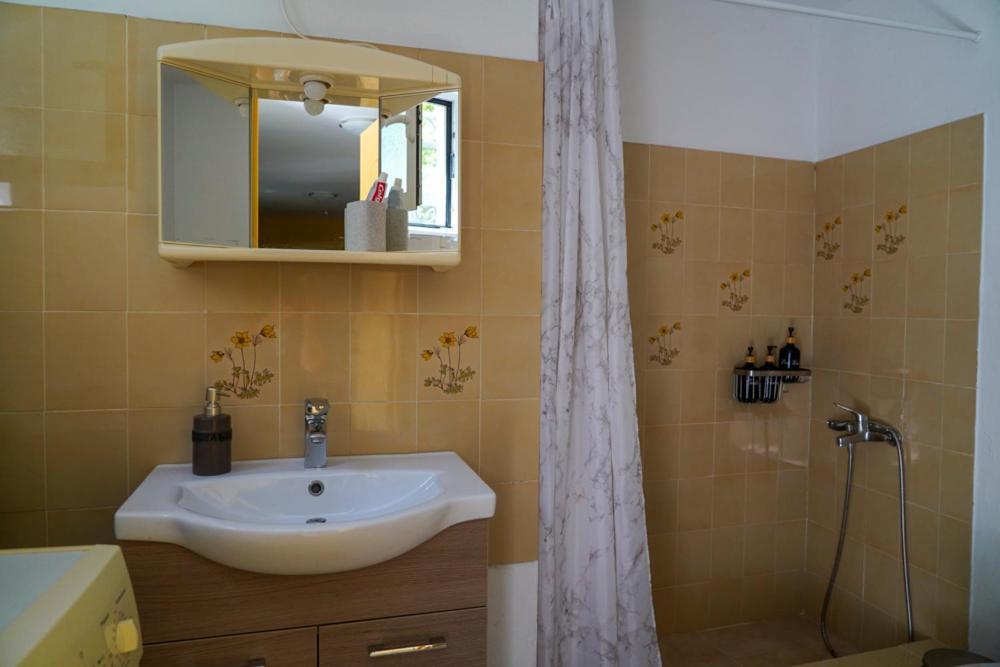 Cosy Guest House With Private Yard Saronida Екстериор снимка