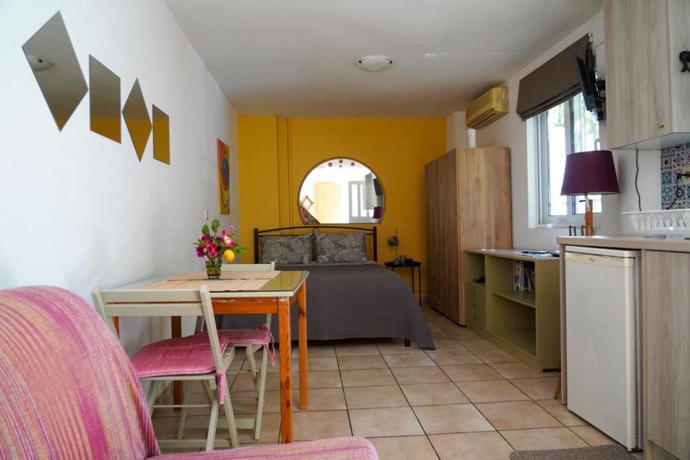 Cosy Guest House With Private Yard Saronida Екстериор снимка